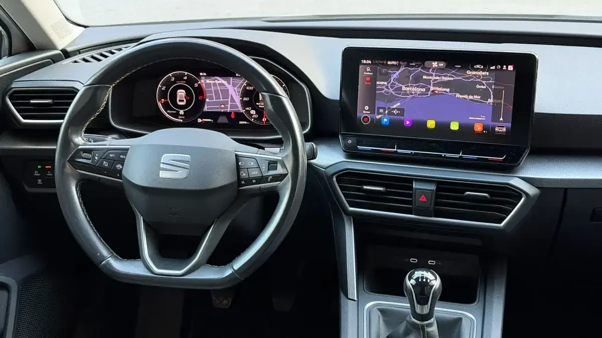 Używany Seat Leon Style 115 KM (84 kW) 2021 Biały Sedan/Limuzyna