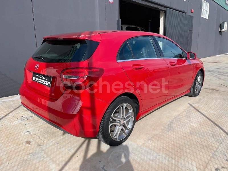 Usado Mercedes A180 109 CV (80 kW) 2017 Rojo Berlina
