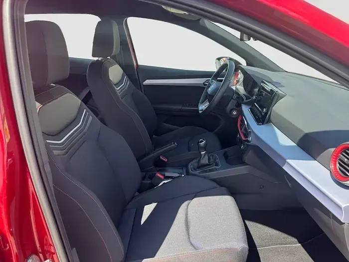 Usado Seat Ibiza FR 115 CV (84 kW) 2024 Rojo Utilitario