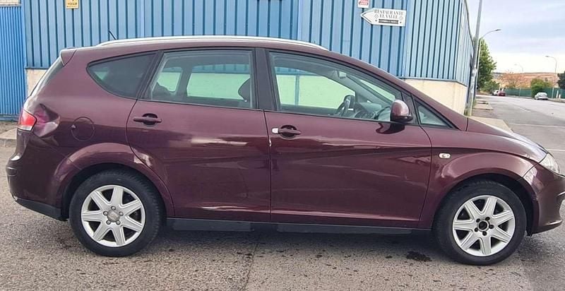 Usado Seat Altea XL 105 CV (77 kW) 2008 Burdeos Monovolumen