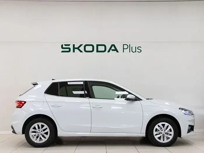 Usado Skoda Fabia Selection 115 CV (84 kW) 2025 Blanco Utilitario