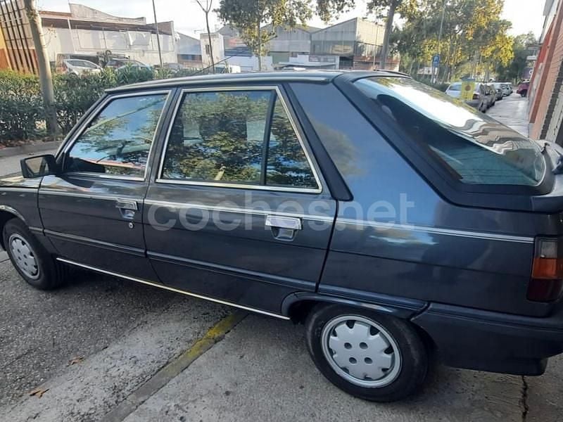Usado Renault R11 60 CV (44 kW) 1988 Gris / plata Utilitario