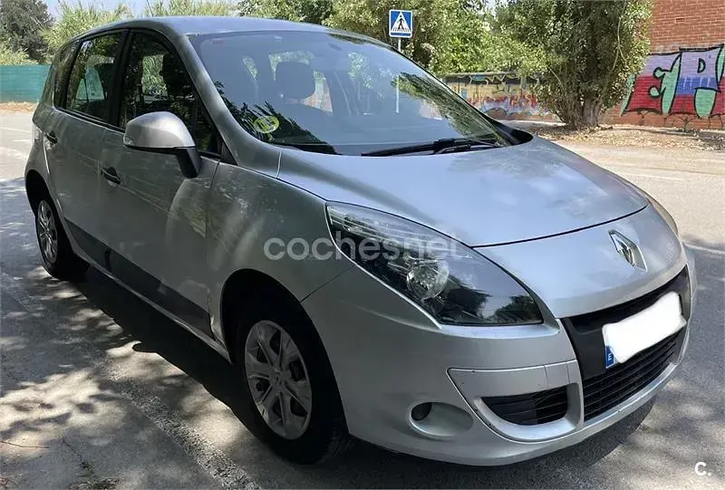 Usado Renault Scénic III Dynamique 110 CV (80 kW) 2011 Gris / plata Monovolumen