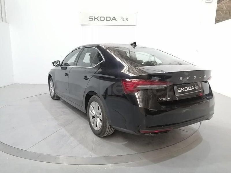 Usado Skoda Octavia Selection 150 CV (110 kW) 2025 Negro Berlina