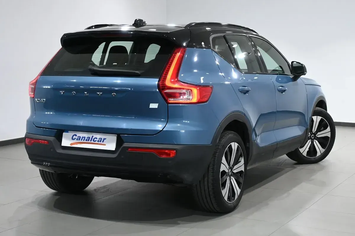 Usado Volvo XC40 Plus 169 kW (231 CV) 2023 Azul SUV