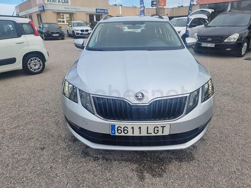 Usado Skoda Octavia 130 CV (95 kW) 2020 Gris / plata Familiar