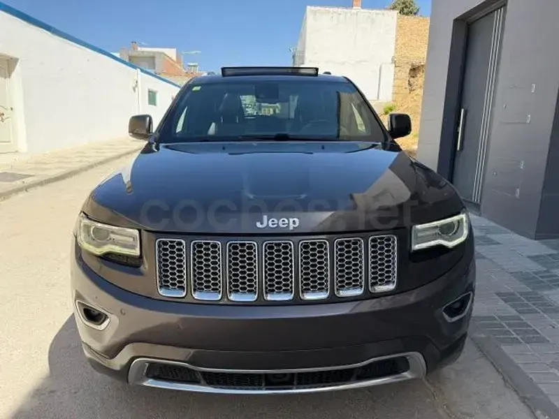 Usado Jeep Grand Cherokee Overland 250 CV (183 kW) 2015 Marrón SUV