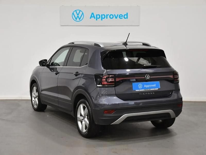 Usado VW T-Cross Sportline 110 CV (80 kW) 2022 Gris/plata SUV
