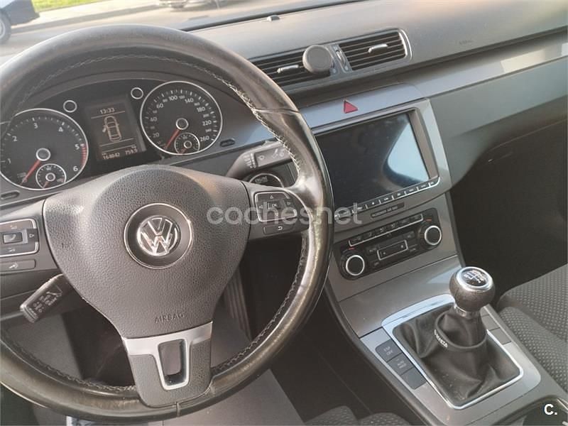 Negro Usado 2010 VW Passat Advance Berlina | 6500 € (Precio justo) - Imagen 1/4