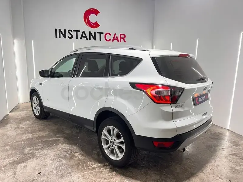 Usado Ford Kuga Titanium 150 CV (110 kW) 2019 Blanco SUV