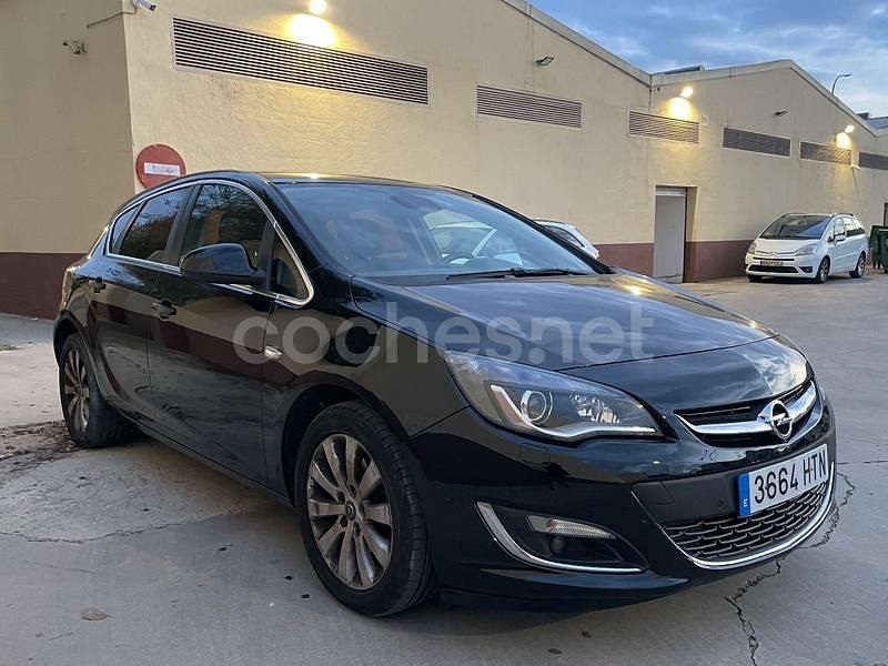 Negro Usado 2014 Opel Astra Excellence Berlina | 6650 € (Buen precio) - Imagen 1/4