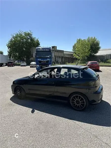 Usado Seat Ibiza FR 130 CV (95 kW) 2004 Negro Utilitario