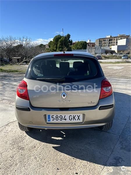 Usado Renault Clio II Authentique 70 CV (51 kW) 2009 Gris / plata Berlina