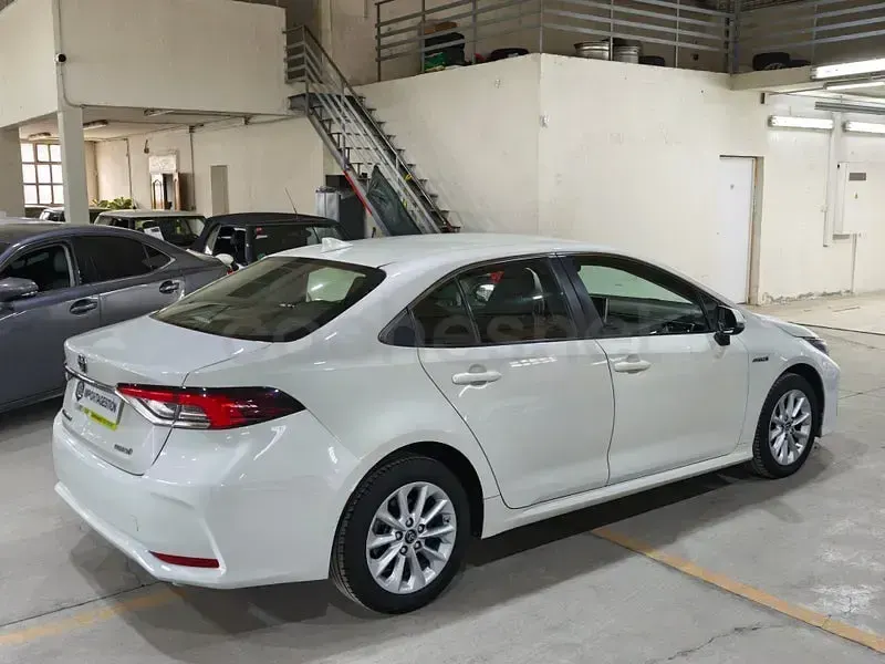 Usado Toyota Corolla Active 122 CV (89 kW) 2019 Blanco Berlina