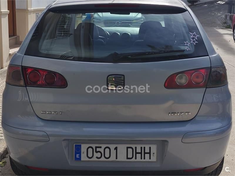 Usado Seat Ibiza Sport 64 CV (47 kW) 2005 Azul Berlina