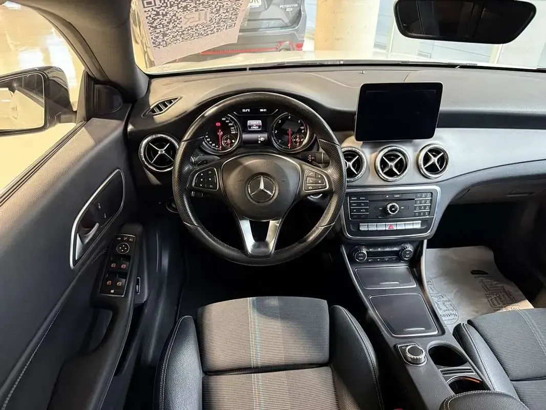 Usado Mercedes CLA220 177 CV (130 kW) 2016 Blanco Coupe