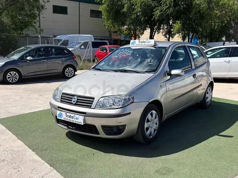 Usado Fiat Punto Dynamic 80 CV (58 kW) 2003 Gris / plata Utilitario