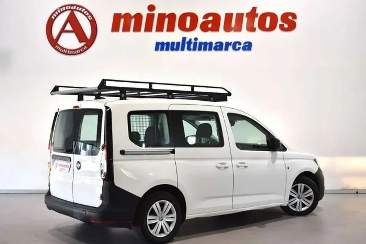 Usado VW Caddy 122 CV (89 kW) 2021 Blanco Monovolumen