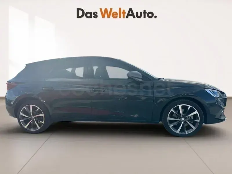 Usado Seat Leon FR 204 CV (150 kW) 2025 Azul Berlina