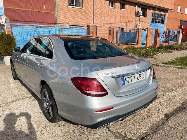 Usado Mercedes E300 306 CV (225 kW) 2019 Gris / plata Berlina
