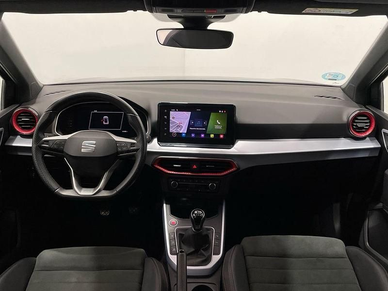 Usado Seat Arona FR 115 CV (84 kW) 2024 Gris SUV