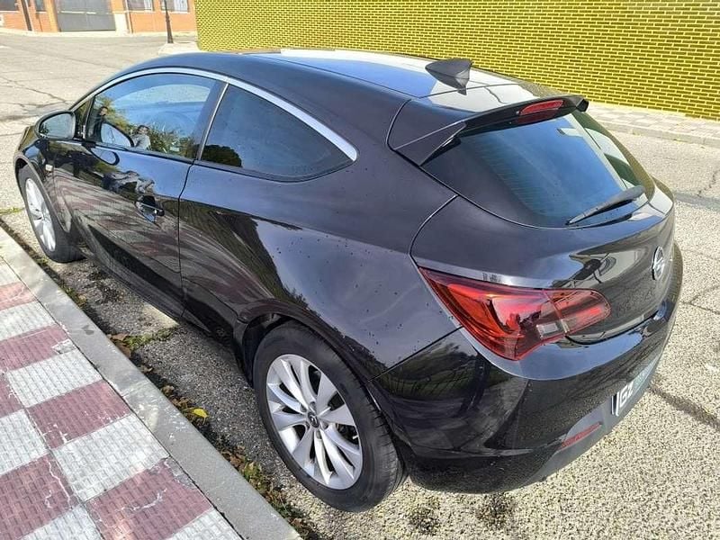 Usado Opel Astra GTC Sportive 136 CV (100 kW) 2016 Marrón Utilitario