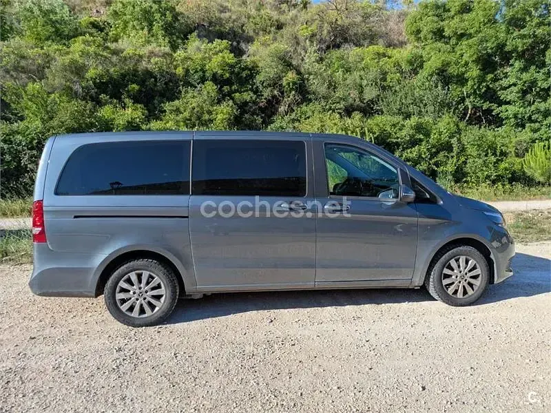 Usado Mercedes V220 163 CV (119 kW) 2019 Gris / plata Monovolumen