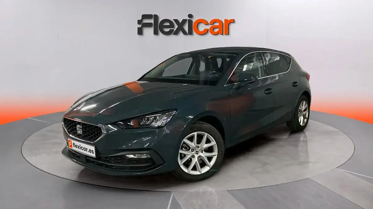 Usado Seat Leon Style 150 CV (110 kW) 2025 Gris Berlina
