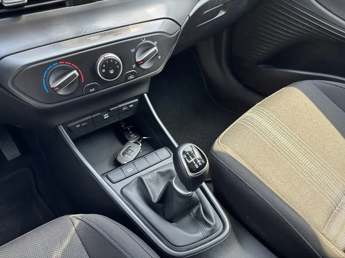 Usado Hyundai i20 79 CV (58 kW) 2025 Blanco Utilitario