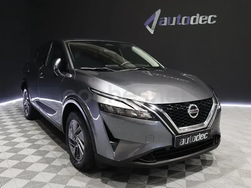 Usado Nissan Qashqai Acenta 158 CV (116 kW) 2021 Gris / plata SUV