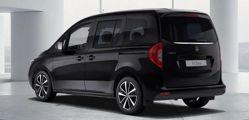 Nuevo Mercedes T180 115 CV (84 kW) 2025 Negro Monovolumen