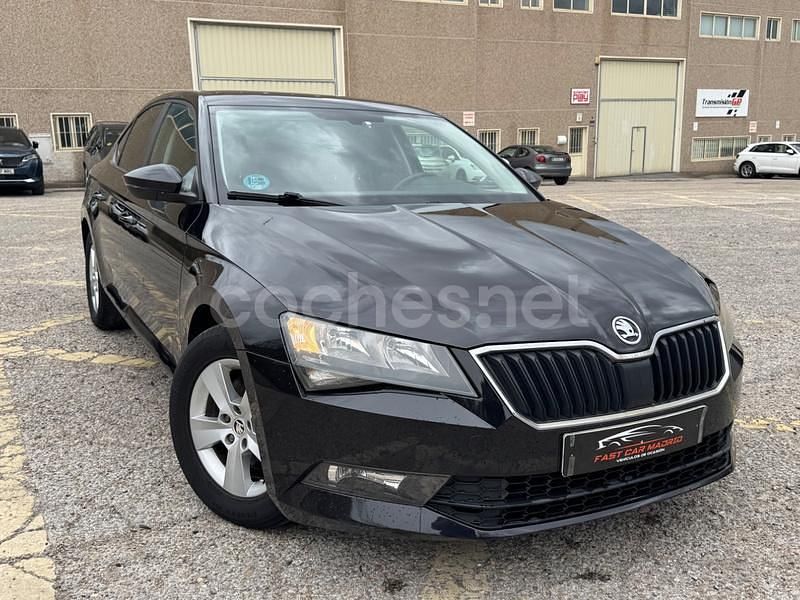 Usado Skoda Superb Active 150 CV (110 kW) 2018 Negro Berlina