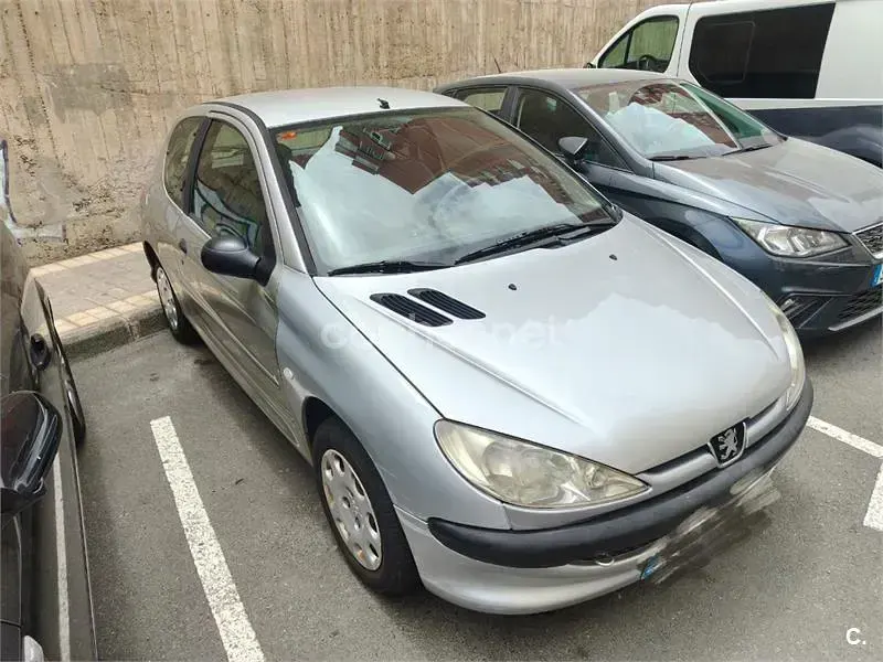 Usado Peugeot 206 Quiksilver 75 CV (55 kW) 2005 Gris / plata Berlina