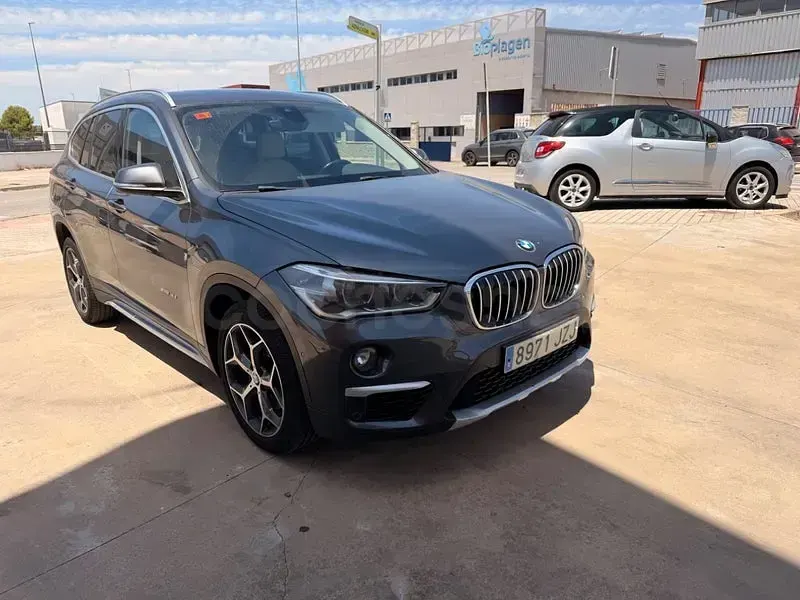 Usado BMW X1 150 CV (110 kW) 2018 Gris / plata SUV