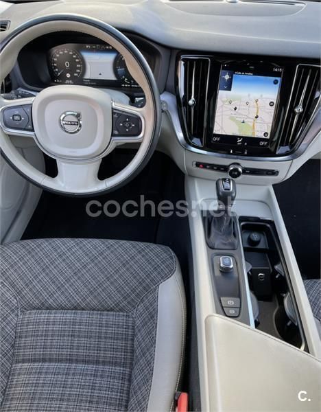 Usado Volvo V60 Momentum 190 CV (139 kW) 2019 Negro Familiar