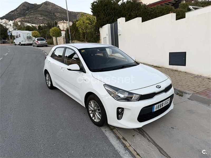 Käytetty Kia Rio 84 HP (61 kW) 2018 Valkoinen Sedan