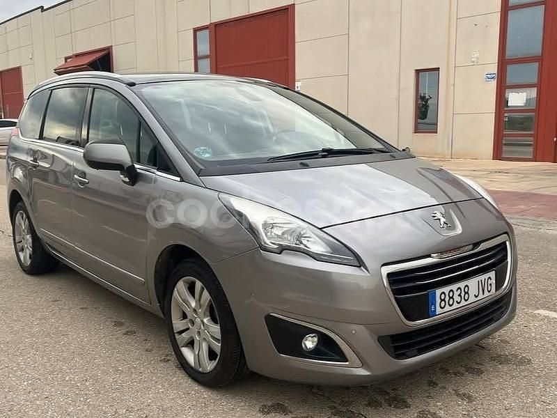 Marrón Usado 2017 Peugeot 5008 Allure Monovolumen | 9999 € - Imagen 1/4