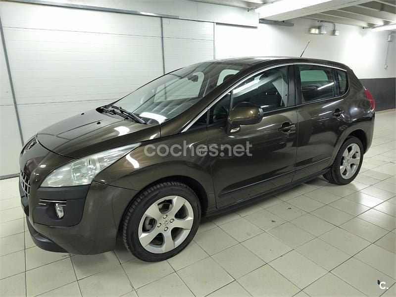 Usado Peugeot 3008 112 CV (82 kW) 2010 Marrón Berlina