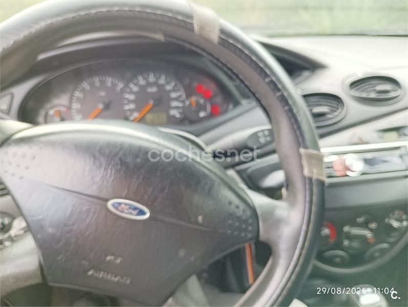 Azul Usado 2000 Ford Focus Ambiente Familiar | 2000 € (Precio justo) - Imagen 1/4