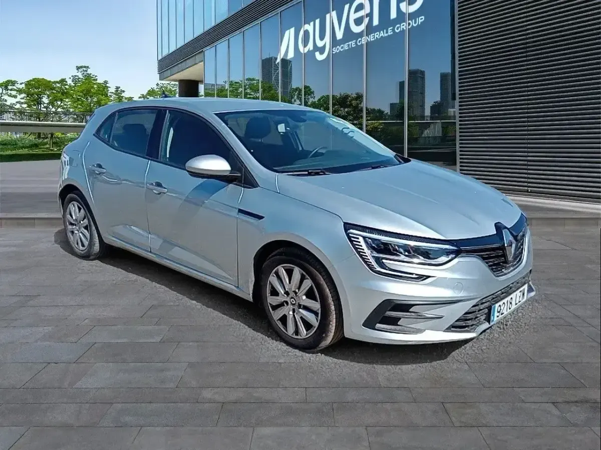 Usado Renault Mégane II Intens 115 CV (84 kW) 2022 Gris Berlina