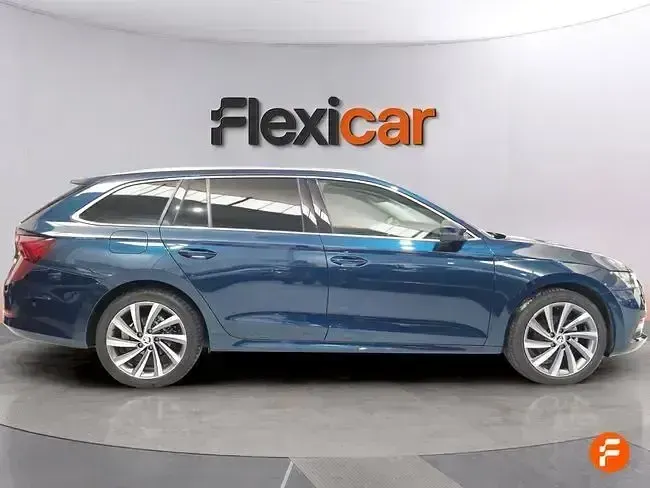 Usado Skoda Octavia Style 150 CV (110 kW) 2021 Azul Familiar