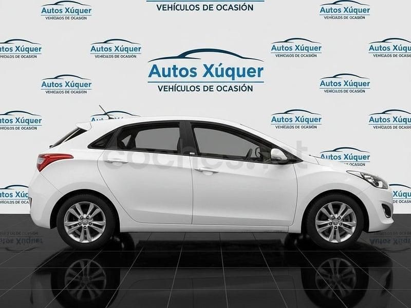 Usado Hyundai i30 110 CV (80 kW) 2014 Blanco Berlina