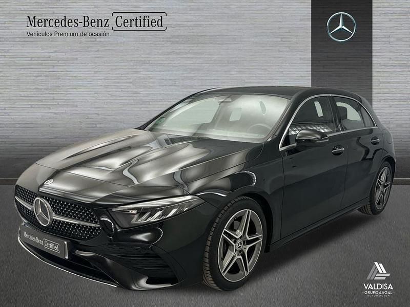 Usado Mercedes A180 AMG line 116 CV (85 kW) 2024 Negro noche Berlina