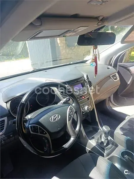 Usado Hyundai i30 GO! 110 CV (80 kW) 2013 Blanco Berlina