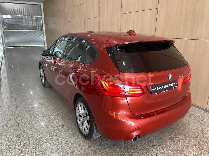 Usado BMW 225 Active Tourer iPerformance 220 CV (161 kW) 2021 Granate Monovolumen