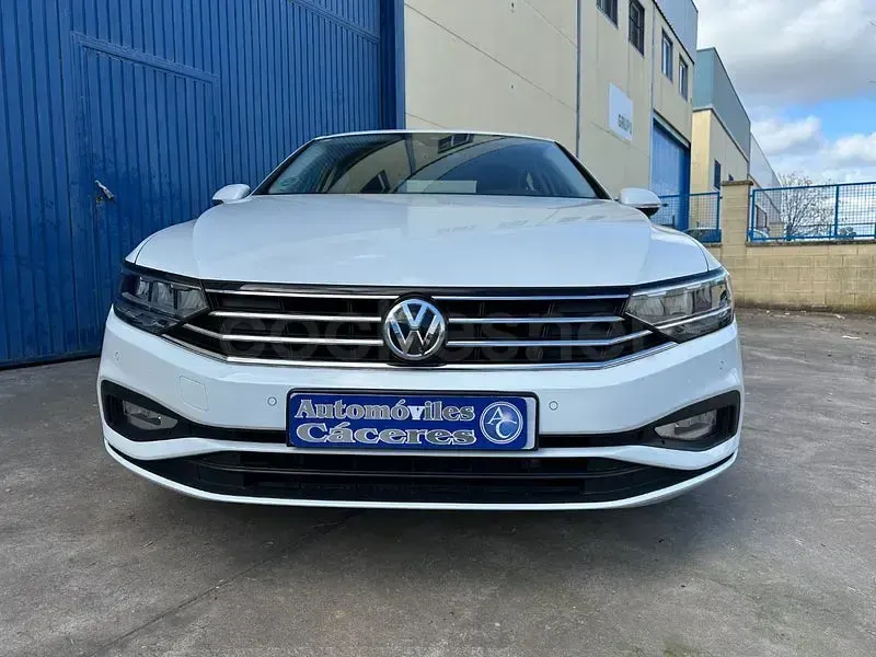 Usado VW Passat Business 120 CV (88 kW) 2020 Blanco Berlina