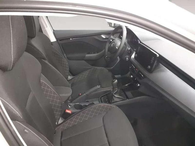 Usado Skoda Scala Selection 95 CV (69 kW) 2024 Gris Utilitario