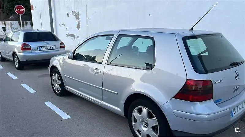 Usado VW Golf IV 110 CV (80 kW) 2000 Gris / plata Berlina