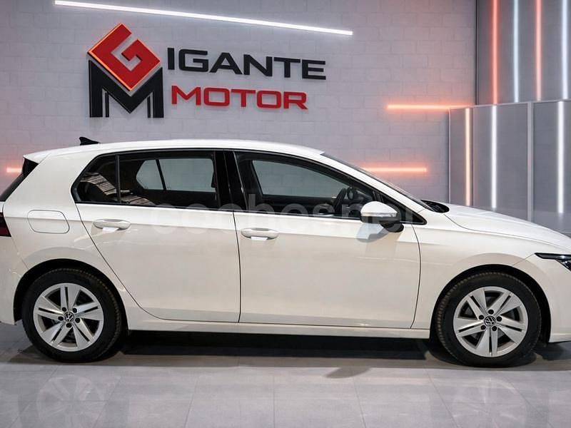 Usado VW Golf VIII 110 CV (80 kW) 2021 Blanco Berlina