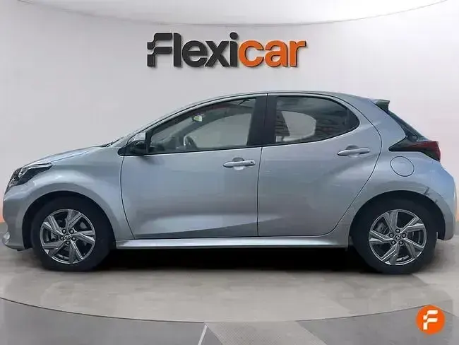 Gebraucht Toyota Yaris Hybrid Active 116 PS (85 kW) 2024 Grau Limousine